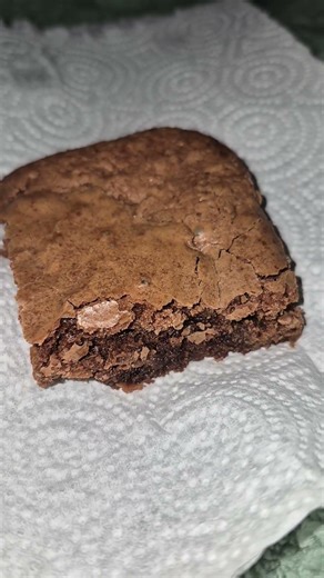 come eat this #homemade #brownie with me... lets see whut I #rate it🩷 #viral #food #vibes #fypシ