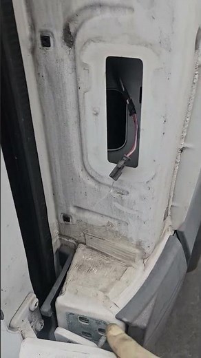 how to open the rear door lock on mercedes dodge sprinter