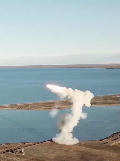 Russian Cold Launch Vs US Hot Launch Missile