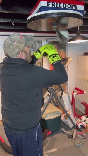 PRO BOXER SPEED BAG TRAINING