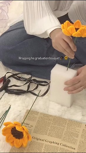 Every success deserves a gift that stays 🌻✨ Handmade graduation bouquets → crafted to keep the memory alive. 🎓 Choose your perfect bouquet via our bio link 🔗 ___ All handcrafted flower bouquet and frame made of pipe cleaner flowers by ELLE BLOOMING 💐 #flowers #gifts #handmadeflowers #lovegifts #perth #westernaustralia #handcraft #australia #giftideas #pipecleaners | Giftify Flowers by Elle Blooming