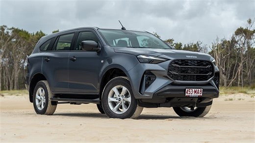 Isuzu MU-X LS-M 2025 review: snapshot – Base-spec ute-based large SUV squares up with Toyota Fortuner