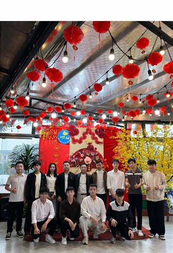 Anh anh em em thế mà qua tết đi 50% cho xem. Có những bạn còn dùng mạng công ty chỉnh sửa CV nộp cho bên khác rồi ấy chứ😂Nói thế chứ các bạn càng tốt, càng phát triển thì may ra mình được bữa bia, còn không thì nó còn nhớ cái ông này, cái anh kia là ai đâu #codertayto #lihao #vuaphaluoi