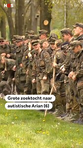 Tijdens de zoektocht naar de vermiste jongen is er ook vuurwerk afgestoken, omdat hij dat zo leuk vindt. Ook plaatste de politie speakers waardoor kinderliedjes werden afgespeeld. | NOS