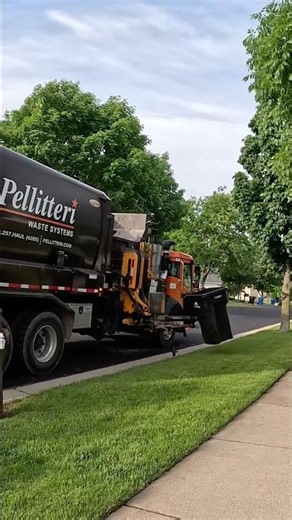 Garbage truck stabs a bin and breaks the wheel