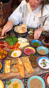 El mejor desayuno turco de Estambul 🇹🇷 @aradaenduluscafe #parati #asmr #fyp #fypシ゚viral #food #comida #foryou #streetfood #desayuno #desayunoturco | Mery