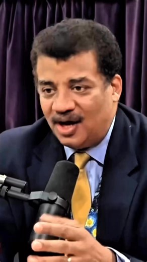 The Mirror Is Lying to You — But Beautifully 🪞✨ When you stare into the mirror, you’re not seeing yourself — you’re seeing a delayed, flipped illusion your brain has learned to trust. 🧠 Every reflection is your past, every smile a reversed echo of who you once were. So what if the “real you” only exists in the eyes of others? 👁️ Science calls it the Mirror Exposure Effect — we fall in love with our own illusion. #Science #PsychologyFacts #MirrorIllusion #Neuroscience #MindBlown #HumanMind #Pe