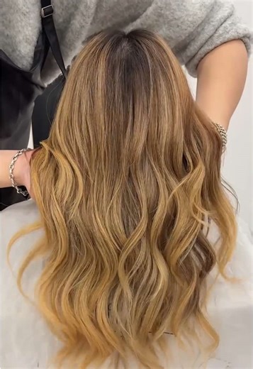 Blonde Balayage Who still doesn’t know this? This is my one of a kind design Overthinking only wastes your glow-up time👍🏻 No advance booking, no chance. DM me 💌 #balayage #발레아쥬