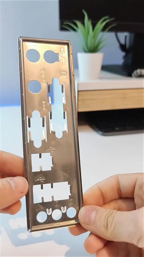 Bilişim Odası, Yükleniyor... – Anakart Aynası (I/O Shield) Montajı