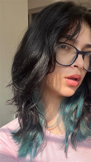 𝑴𝒆𝒉𝒘𝒊𝒔𝒉 ໋𓃠𓍢ִ ⋆ on Instagram: "One for the king kylie era Hair colour. Kylie jenner, king kylie, blue hair, turquoise hair, transformation"