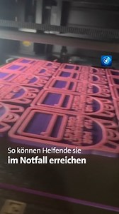 537K views · 3.6K reactions | In den USA hat eine Mutter einen besonderen Schlüsselanhänger für Kinder entwickelt: Wer den Anhänger mit seinem Smartphone antippt, bekommt direkt die Handynummer der Eltern angezeigt. Auf die Idee kam Dawna Duke durch ihre 4-jährige Tochter. | tagesschau | Facebook