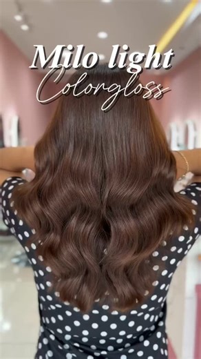 Salon Denpasar & Tabanan Bali on Instagram: "Milo light colorgloss 🤎🐻 Bikin wajah kalian terlihat semakin cerah, dan cocok untuk semua tone kulit girls🤩 📍DPS & TBN 300k Panjang Pendek bebas Informasi BOOKING : 💌 DM📥 Wajib booking agar tidak mengantri ‼️ • • Alamat cabang VeryMe💕 : 📍Jl Sutoyo No 9 (Denpasar) 📍 Jl Mawar No 69 ( Tabanan) #balibeautysalon #salondenpasar #salontabanan #haircolorbali #salonbali"
