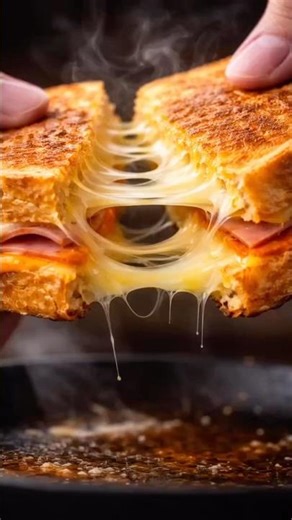 “How to Make a Crispy Ham & Cheese French Toast Sandwich 🥪🧀”