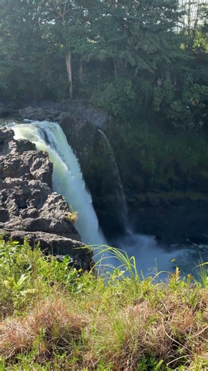 Rainbow Falls , Hilo, Hawaii.