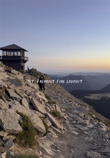 For this trail, we had to wake up at 1:30 AM and hit the road in the dark 🌙 just to make it in time. Then came the hike nearly 2 hours of climbing through the cold, all before sunrise. At 5:40 AM, the first light touched the peak of Mount Rainier, and suddenly, every step felt worth it. This is what we came for. And this is what we’ll never forget.🥰🏔️🌤️💫 #mountfremontlookout #mountrainier #mtfremonttrail #hiking #hikingadventures #seattle