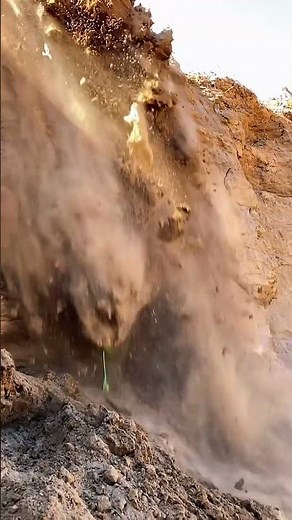 RC EXCAVATOR Landslide Disaster Caught on Camera!