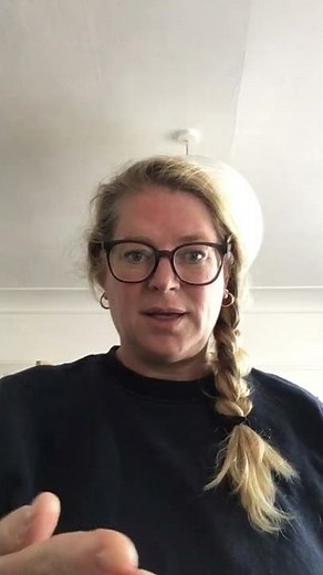 How to use British Sign Language to sign "Thank You"