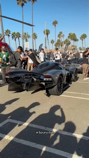 🤯Aston Martin Valkyrie – The Street-Legal Spaceship 🚀#shorts#trending #explore #hypercar