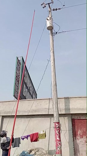 31K views · 182 reactions | Live line distribution transformer #Lineman #electricity #transformers | Lineman24.com | Facebook