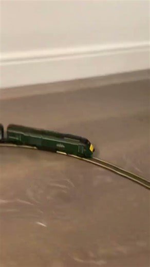 Class 43 HST (Hornby) Circling On My Just Circle Railway#hornby #HST #class43