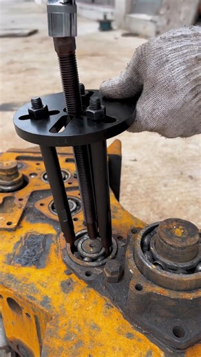 The Ultimate Tool for Stuck Bearings: How to Remove a Bearing the Easy Way! 🤓 #MechanicHacks