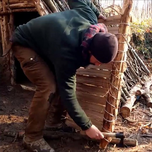 Bushcraft Winter Camping - Build Survival Forest Shelter - Off Grid Tiny House