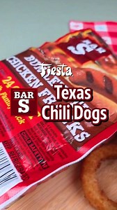 Bar-S Brings the Heat: Try This Texas Chili Dog Recipe Ingredients: CHILI 1.5 pounds ground beef 1/2 large sweet onion, peeled and diced 1/2 tablespoon chili powder 1 teaspoon ground mustard powder 1/2 teaspoon onion powder 1/2 teaspoon garlic powder 1/4 teaspoon ground allspice 1/4 teaspoon ground nutmeg 1/4 teaspoon ground cumin 1/4 teaspoon salt Pinch of teaspoon ground cinnamon 1/2 cup ketchup 4 ounces canned tomato sauce 2 tablespoons water 1/4 teaspoon Worcestershire sauce HOT DOGS Chopped