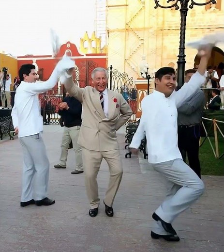 Lovely dance of king charles#kingcharles #britishroyalfamily #royaldance