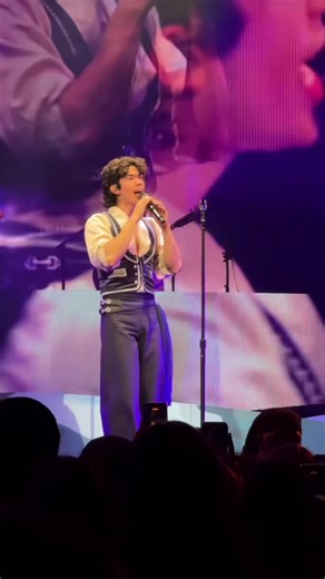 Conan performing “Lookalike” as tonight’s surprise song in Minneapolis, MN! via Target Center #conangray #conangraytour #wishbonetour #wishboneworldtour @coneworld @conangray