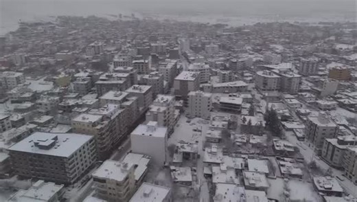 Dargeçitliler Derneği(DARDER) on Instagram: "Kerboran ket bin kirasê spî! ❄️ Li Kerboranê berfa pêşîn a demsalê di saetên serê sibê de dest pê kir û navçe bi temamî spî kir. 📌 Agahiyên Girîng: ❄️ Dibistan Hatine Girtin: Ji ber berfê li seranserê Mêrdînê 29 û 30ê Kanûna Pêşîn dibistan hatin girtin. 🚗 Rê Hatin Girtin: Rêya Kerboran û Basretê (Güçlükonak) hat girtin. Bêyî zincîr dernekevin rê! 🌡️ Sermayeke Mezin: Tê payîn ku pileya germê bi şev dakeve -10 pileyî. Hay ji xwe hebin! Mardin Dargeçi