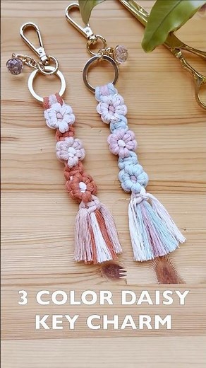 3 Color Daisy Key Charm | Easy Macramé Knot Idea for Beginners #macramedesigns #macrameknots