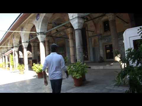 Walk from Spice Bazaar to the Rüstem Pasha Mosque