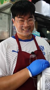 127K views · 668 reactions | This hawker offers FREE-FLOW chye poh with his chee cheong fun! He also serves comforting bowls of porridge cooked with nourishing pork bone broth  #8dayseat #hawker #singapore | 8 Days Singapore | Facebook