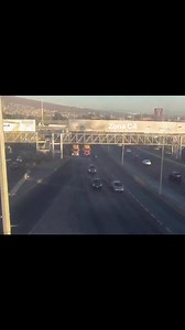 Éste es el momento en el que un tráiler por poco y derriba el puente de Colón y Periférico | Zona C4