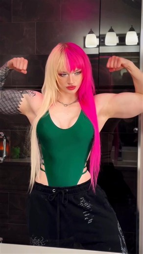 canadian female bodybuilder @xinia_official flexing hard muscle❤️‍🔥💪🏻🫶🏻 #girlbodybuilder #muscleflex