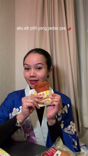 YuRaos! Enak banget hacks family mart ini!! 🇯🇵