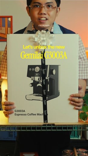 Christian on Instagram: "Unboxing the Gemilai G3003A! The perfect entry-level machine for beginners is here! Quick Specs: - Full aluminum body + 58mm portafilter. - Includes pressurized and non-pressurized baskets. - Programmable shot timer & 12-bar pressure. - 20-30 cups/day. - Powder White & Midnight Black colors. Start your home cafe journey for only ₱9,995! Available at The Coffee District (@thecoffeedistrictt)"