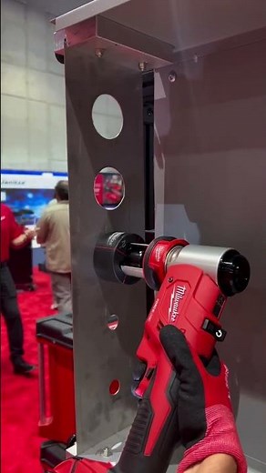 M18™ FORCE LOGIC™ 6T Knockout Tool | 2677