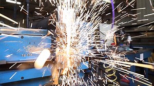 The MSC LENOX Tools Certified Weld Center produced 114,000 band saw blades last year, many for orders that came in and shipped out the same day. How did its team of seven welders achieve that? Part of the answer is the productive relationship between MSC and Lenox, especially when it comes to providing the customer with the best product and service at the lowest possible cost. Learn more: https://bit.ly/3NIYJtI #lenoxtools #bandsaw #tooling | MSC Industrial Supply | Facebook