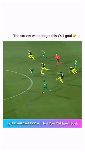 Epic Football on Instagram: "Mesut Özil’s most famous Champions League goal was an incredible 88th-minute solo winner for Arsenal against Ludogorets Razgrad in a 3-2 comeback victory on November 1, 2016. With Arsenal having fought back from two goals down, the German playmaker timed his run perfectly to beat the offside trap from Mohamed Elneny’s pass. As the Ludogorets goalkeeper, Milan Borjan, rushed out, Özil displayed exceptional composure to delicately flick the ball over his head. Two back