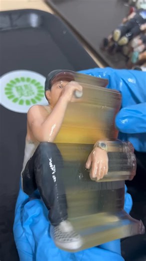 刘帅 on Instagram: "Buying a scanning device can open a figurine shop. #realisticfication #fullcolor3dprinting #3dphotography #rotaryscanning #fuying3d"