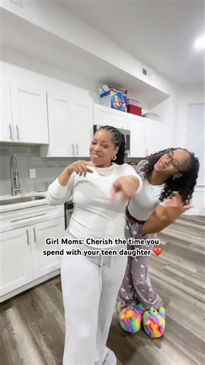 Girl moms with teen daughters ❤️ #daughtermother #momdaughter #daughter #girlmom