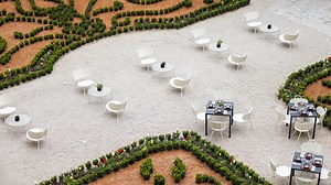 This hidden restaurant in the garden of a museum makes us dream all summer long