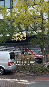 De mannen die de politie op heterdaad betrapte bij de ramkraak op juwelier in Arnhem zijn tieners uit Amsterdam. Eén van de verdachten is zelfs nog minderjarig. 😞 Lees er meer over via gelderlander.nl/article/~a444ed40/ | De Gelderlander
