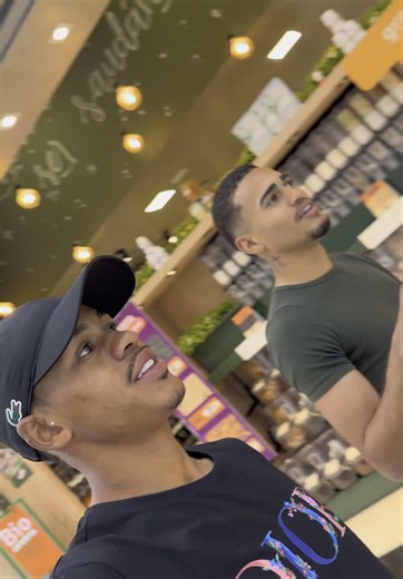 DEI UM PRESENTE PRO MILKSHAKE DE FEIJÃO 💙 #futebol #soccer #humor | milkshake