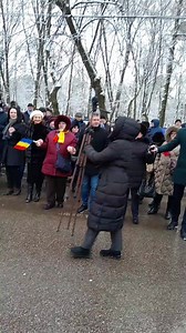 Hora Unirii la Botoșani https://stiri.botosani.ro/stiri/actualitate/la-multi-ani-romania-la-multi-ani-romani-botosanenii-s-au-prins-in-hora-unirii-alaturi-de-oficialitati-si-politicieni-foto-video.html | Stiri Botosani