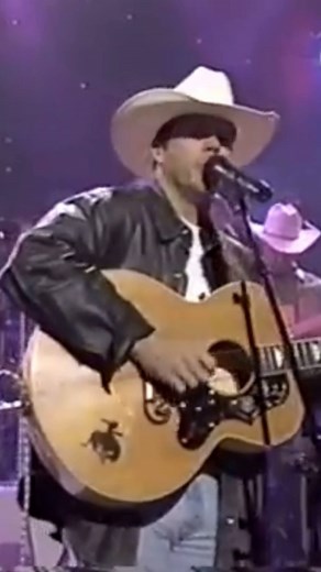 Vintage Country Clips on Instagram: "Gary Allan - It Would Be You • • #countrymusic #garyallan #country #music #countryconcert #livemusic #cowboyhat #acousticguitar #electricguitar #cowboyboots #countrylife #countryliving #singersongwriter #songwriter #90scountry #countrystyle #vintage #outlawcountry #countrymusicsinger #countrymusicfestival #lamirada #countryboy #musician #musicvideo"