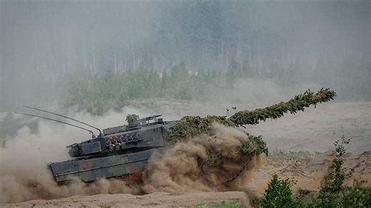 Путин сохранил фрагмент подбитого танка Leopard в личной библиотеке