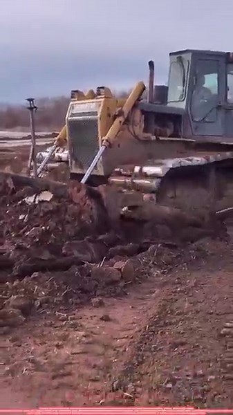 Bulldozer Operation: Essential Techniques & Craft