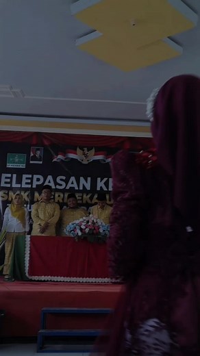 Graduation Style Ideas: Kebaya, Makeup & Transitional Looks